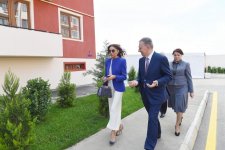 Первый вице-президент Мехрибан Алиева приняла участие в церемонии предоставления квартир в городке для вынужденных переселенцев в Масазыре (ФОТО)
