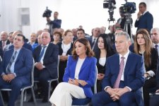 Первый вице-президент Мехрибан Алиева приняла участие в церемонии предоставления квартир в городке для вынужденных переселенцев в Масазыре (ФОТО)