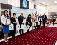 В Баку поздравили учителей с профессиональным праздником (ФОТО)