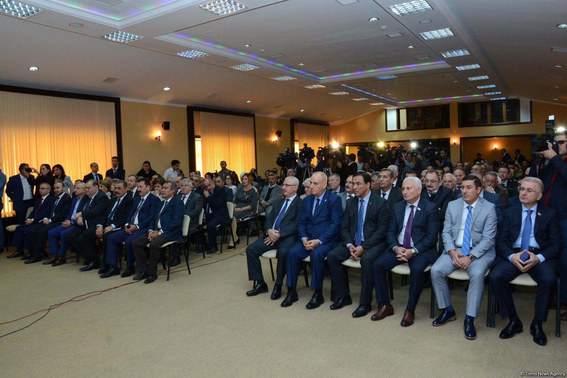 Али Гасанов: Процесс глобализации, получивший сегодня большой размах, коснулся и сферы использования  государственного языка  (ФОТО) (версия 4)