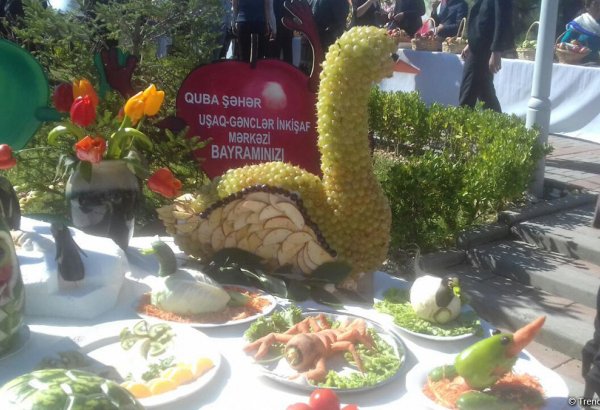 В Губе проходит красочный Фестиваль яблок и ковра (ФОТО)