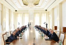Под председательством Президента Ильхама Алиева состоялось заседание Кабинета министров по итогам социально-экономического развития за 9 месяцев 2017 года и предстоящим задачам (ФОТО) (версия 2)