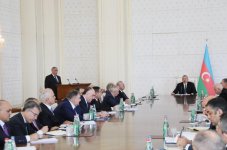Под председательством Президента Ильхама Алиева состоялось заседание Кабинета министров по итогам социально-экономического развития за 9 месяцев 2017 года и предстоящим задачам (ФОТО) (версия 2)