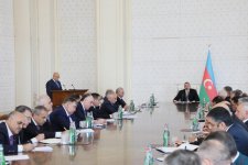 Под председательством Президента Ильхама Алиева состоялось заседание Кабинета министров по итогам социально-экономического развития за 9 месяцев 2017 года и предстоящим задачам (ФОТО) (версия 2)