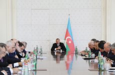 Под председательством Президента Ильхама Алиева состоялось заседание Кабинета министров по итогам социально-экономического развития за 9 месяцев 2017 года и предстоящим задачам (ФОТО) (версия 2)