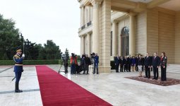 Bulgarian president officially welcomed in Baku (PHOTO)