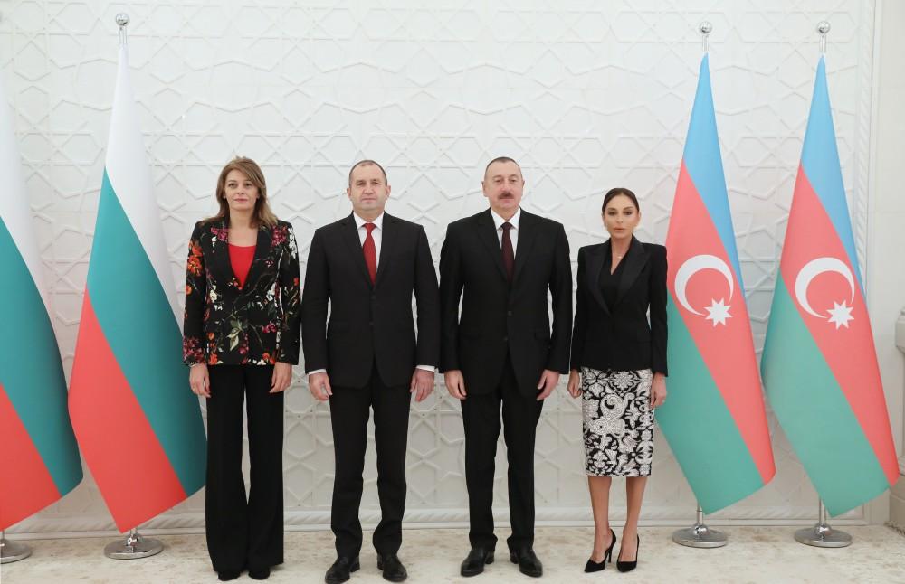 Bulgarian president officially welcomed in Baku (PHOTO)