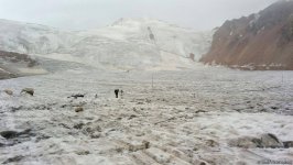32 года одиночества в горах… В Баку состоялась премьера фильма Аудрюса Стониса "Женщина и ледник" (ФОТО)