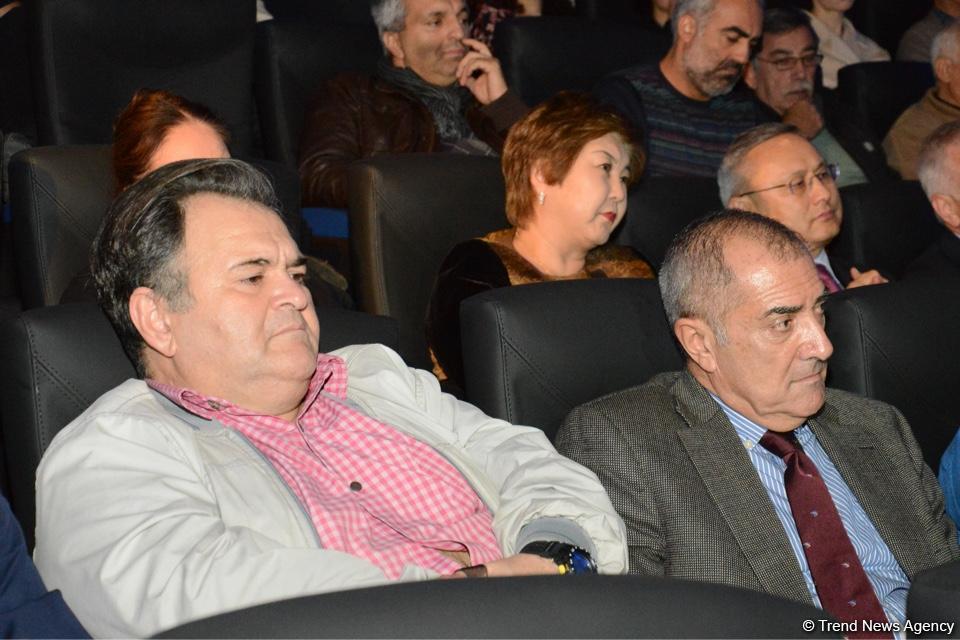 32 года одиночества в горах… В Баку состоялась премьера фильма Аудрюса Стониса "Женщина и ледник" (ФОТО)