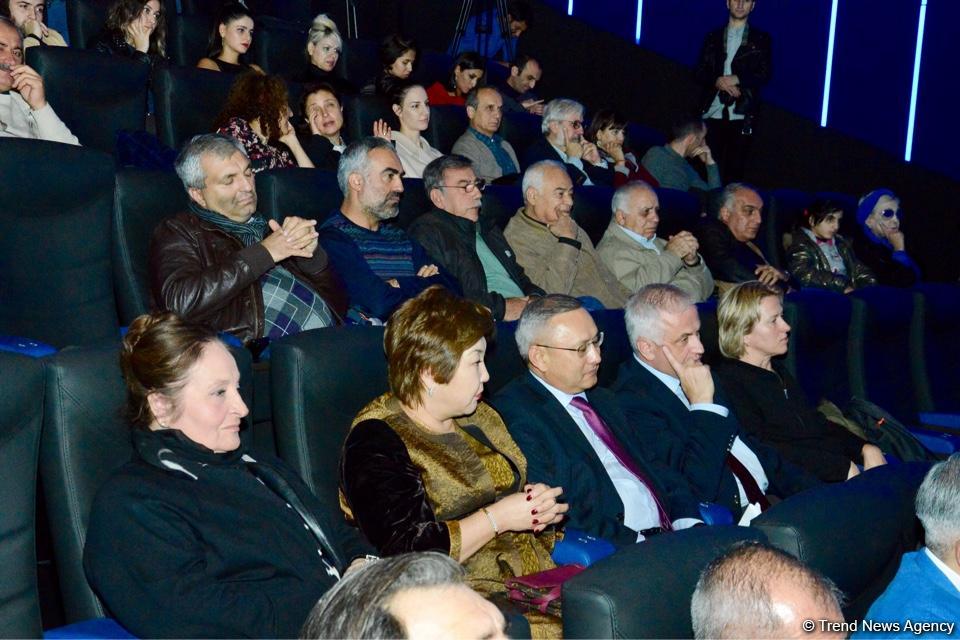 32 года одиночества в горах… В Баку состоялась премьера фильма Аудрюса Стониса "Женщина и ледник" (ФОТО)