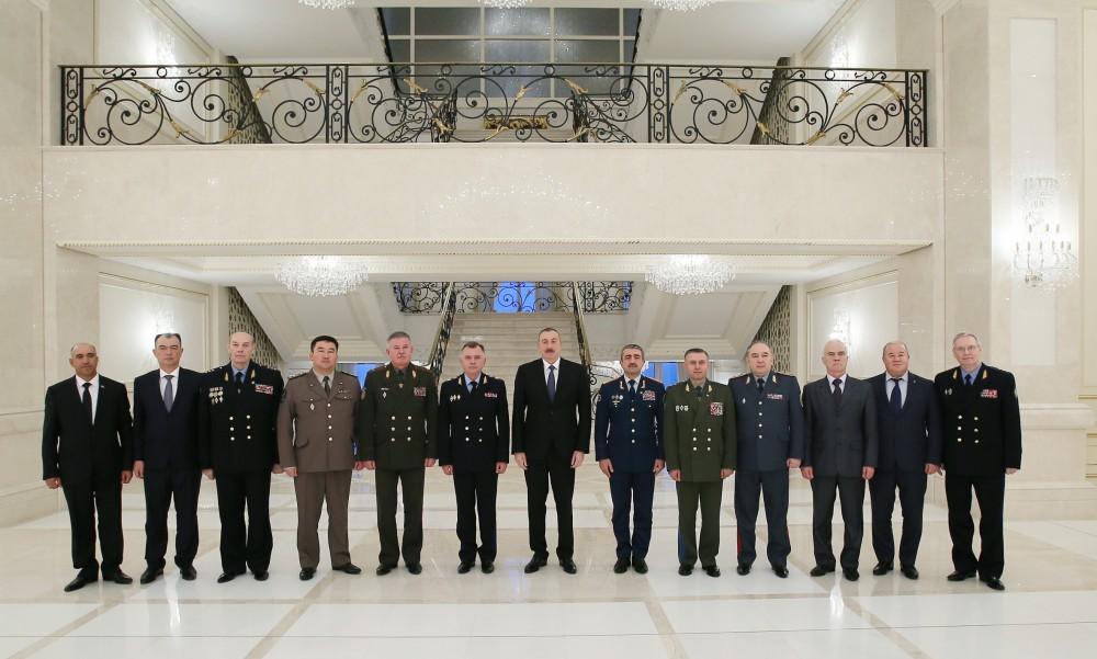 Президент Ильхам Алиев принял участников заседания Совета командующих погранвойсками СНГ (ФОТО)