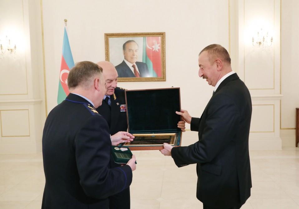 Президент Ильхам Алиев принял участников заседания Совета командующих погранвойсками СНГ (ФОТО)