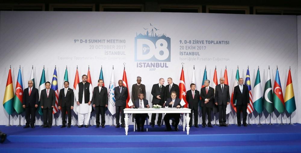 Президент Ильхам Алиев принял участие в IX саммите ОЭС D-8 в Стамбуле (ФОТО)