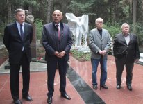 В Баку почтили память Муслима Магомаева (ФОТО)