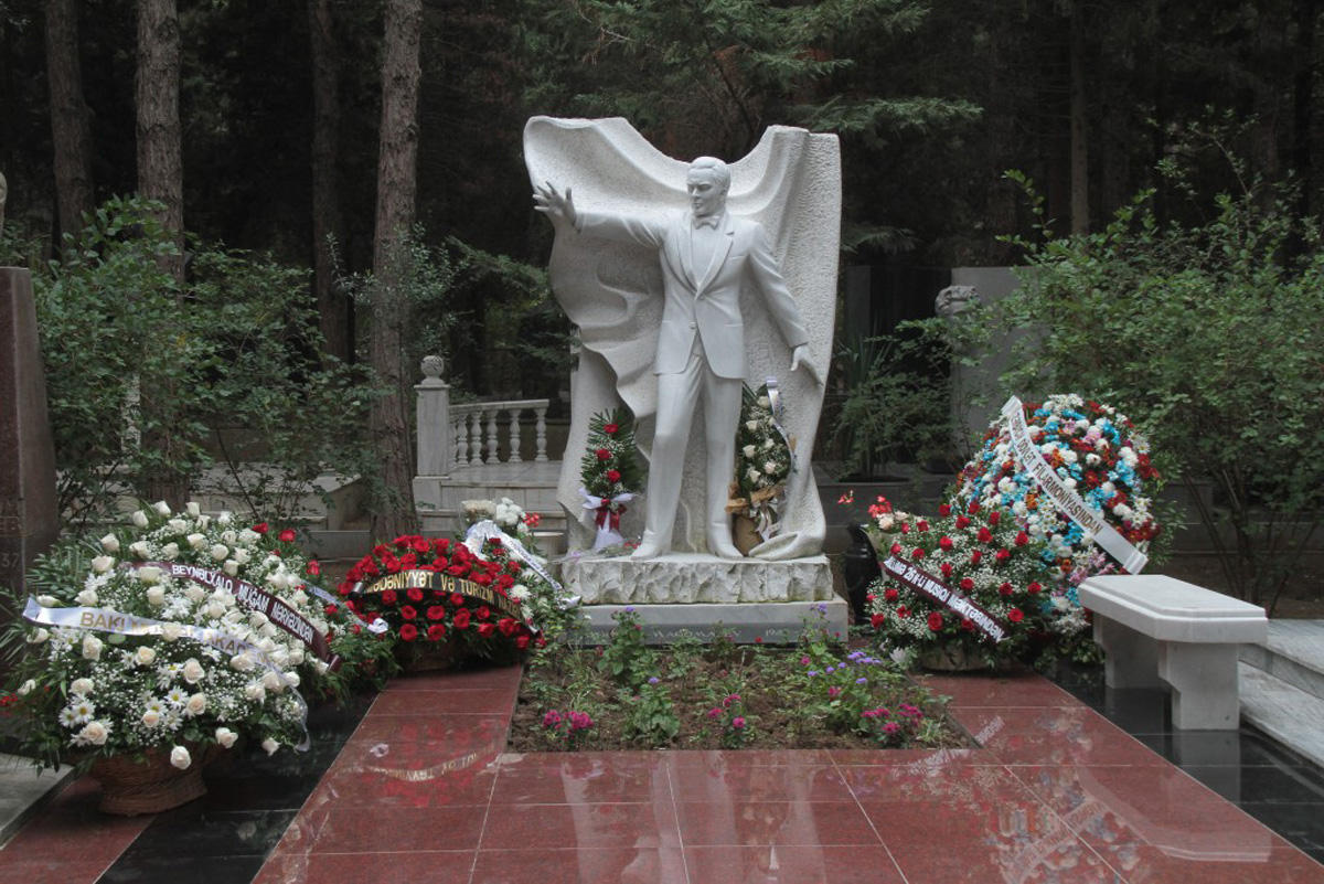 В Баку почтили память Муслима Магомаева (ФОТО)