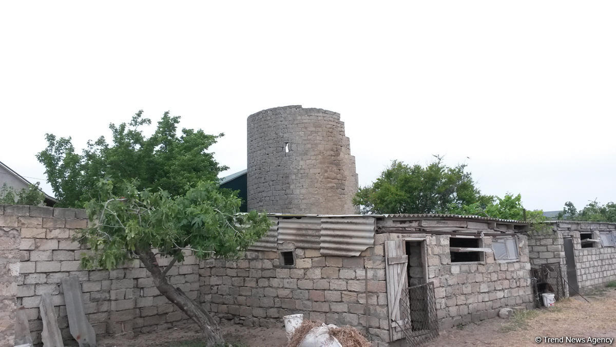 В бакинском поселке будет снесена стена, примыкающая к древней крепости