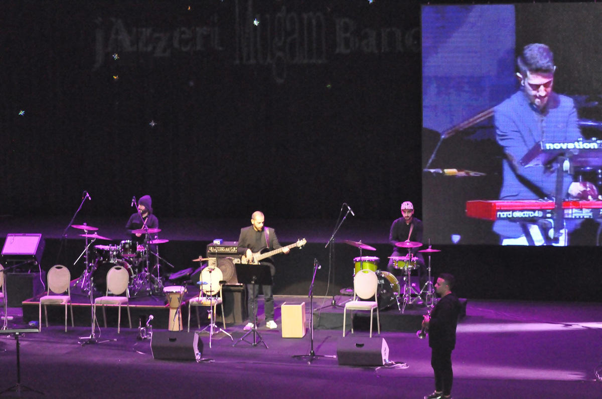 В Баку прошел вечер джаз-мугама jAzzeri Muğam Bands (ФОТО)