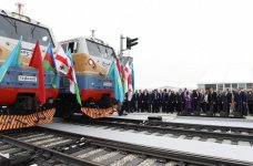 Президент Ильхам Алиев и его супруга приняли участие в церемонии открытия железной дороги Баку-Тбилиси-Карс (ФОТО)