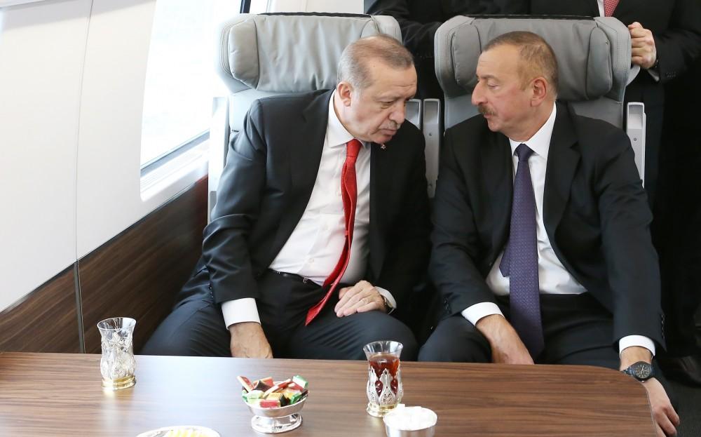 Президент Ильхам Алиев и его супруга приняли участие в церемонии открытия железной дороги Баку-Тбилиси-Карс (ФОТО)