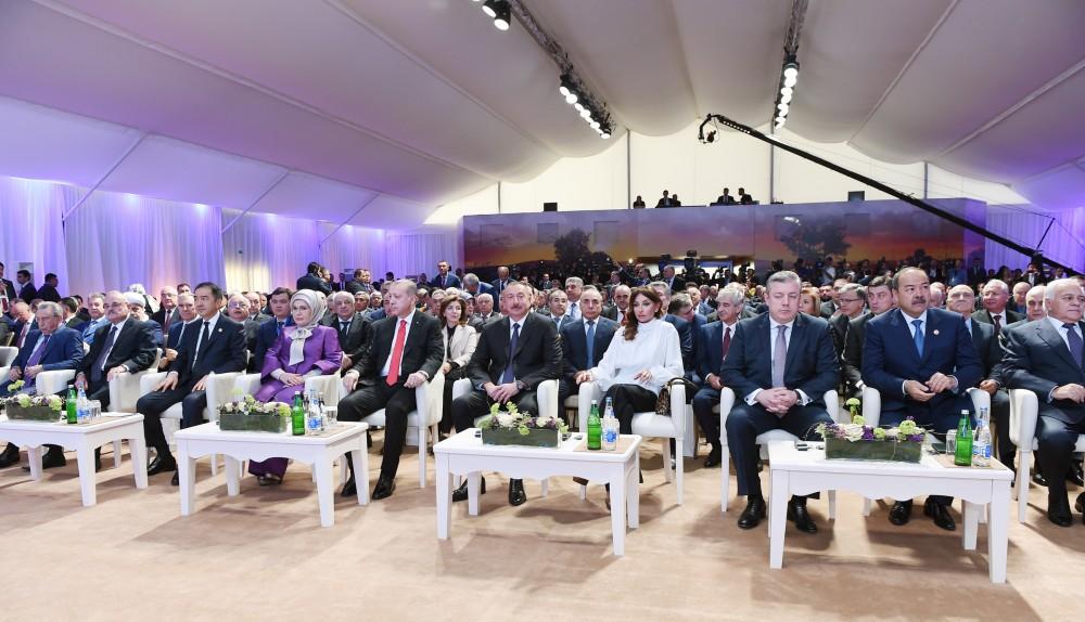 Президент Ильхам Алиев и его супруга приняли участие в церемонии открытия железной дороги Баку-Тбилиси-Карс (ФОТО)
