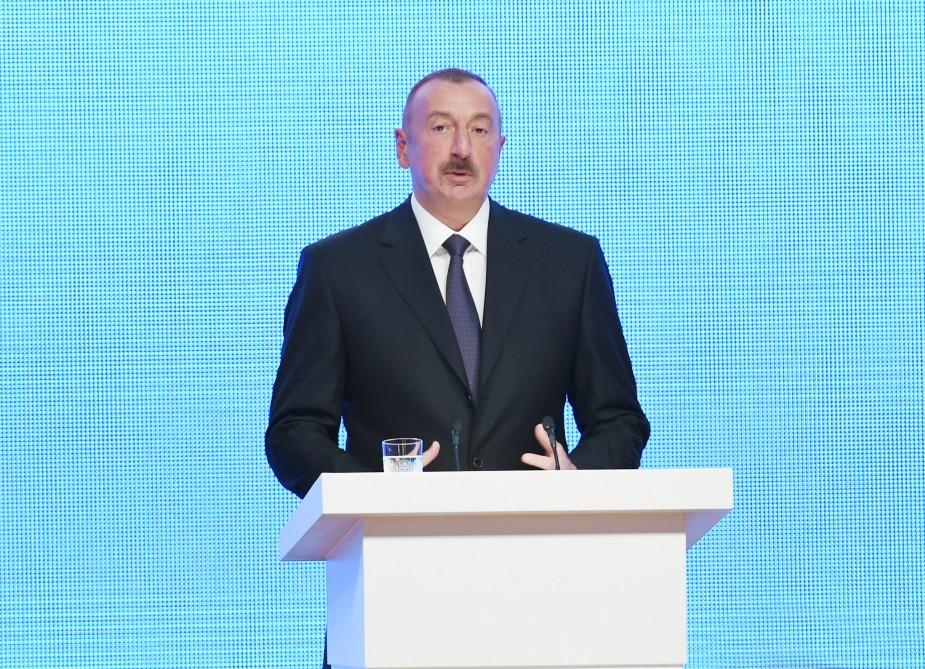 Президент Ильхам Алиев и его супруга приняли участие в церемонии открытия железной дороги Баку-Тбилиси-Карс (ФОТО)