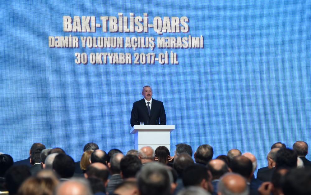 Президент Ильхам Алиев: Железная дорога Баку-Тбилиси-Карс становится важной частью транспортной карты Евразии (версия 5)