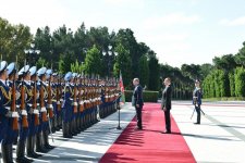 В Баку состоялась церемония официальной встречи Президента Турции (ФОТО)
