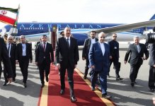 Президент Ильхам Алиев прибыл с визитом в Иран (ФОТО)