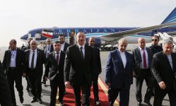 Президент Ильхам Алиев прибыл с визитом в Иран (ФОТО)