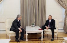Президент Ильхам Алиев вручил орден «Истиглал» народному артисту Рауфу Абдуллаеву (ФОТО)