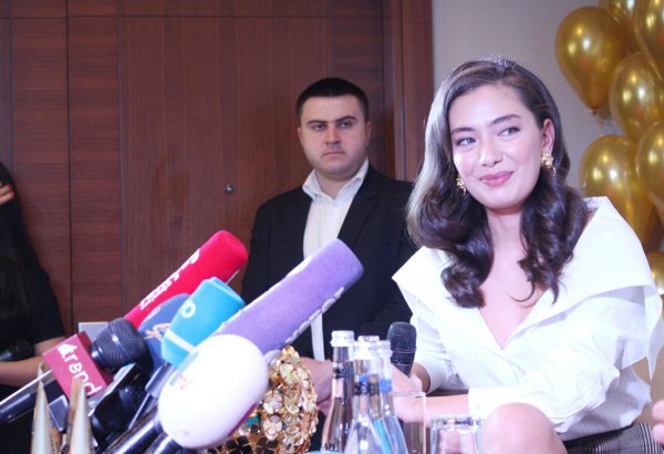 Звезда сериала "Kara Sevda" Неслихан Атагюль раскрыла в Баку секрет своей красоты (ФОТО)