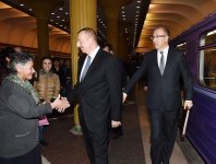 Ilham Aliyev becomes acquainted with retro carriages of Baku Metro (PHOTO) (UPDATE)