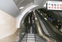 Ilham Aliyev becomes acquainted with retro carriages of Baku Metro (PHOTO) (UPDATE)