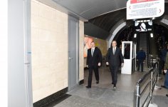 Ilham Aliyev becomes acquainted with retro carriages of Baku Metro (PHOTO) (UPDATE)