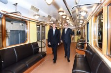 Ilham Aliyev becomes acquainted with retro carriages of Baku Metro (PHOTO) (UPDATE)