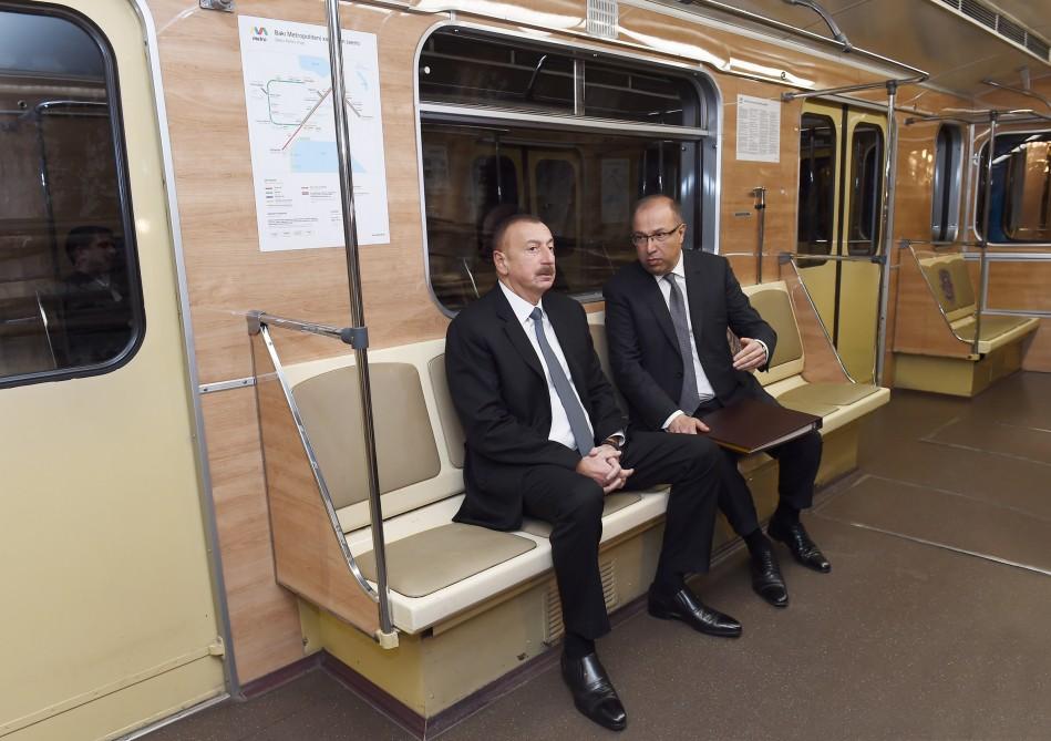 Ilham Aliyev becomes acquainted with retro carriages of Baku Metro (PHOTO) (UPDATE)