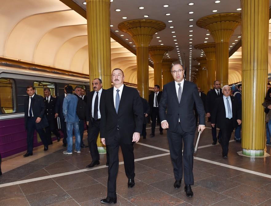 Ilham Aliyev becomes acquainted with retro carriages of Baku Metro (PHOTO) (UPDATE)