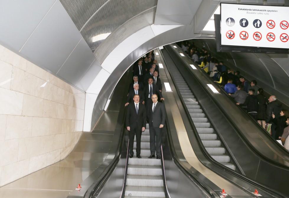 Ilham Aliyev becomes acquainted with retro carriages of Baku Metro (PHOTO) (UPDATE)