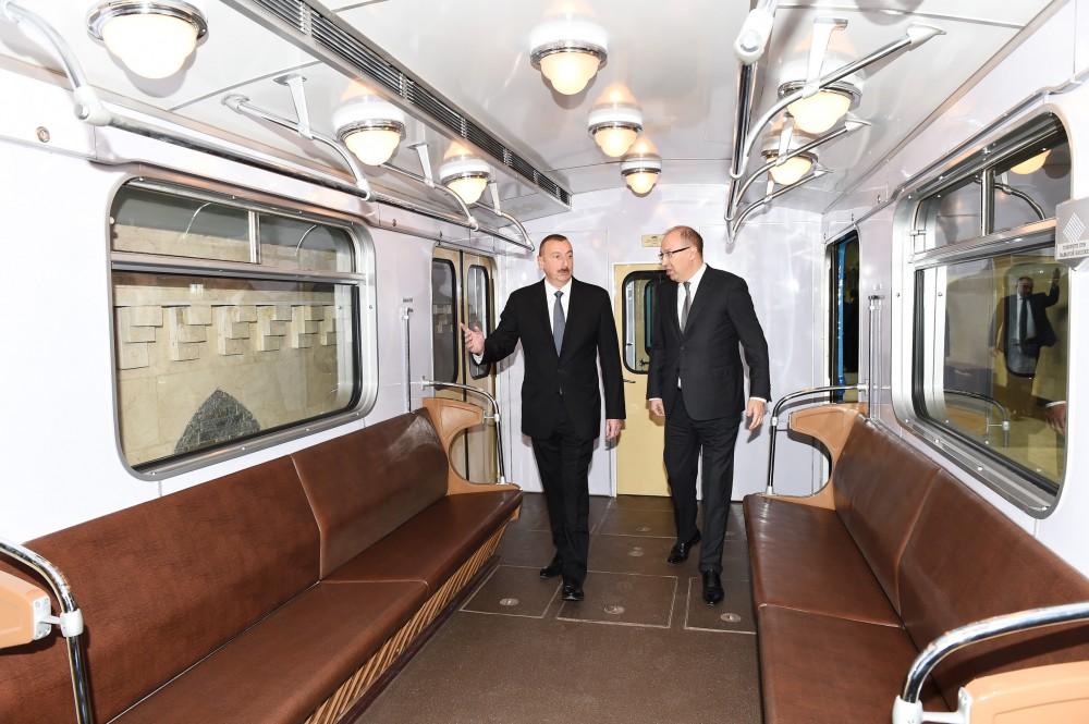 Ilham Aliyev becomes acquainted with retro carriages of Baku Metro (PHOTO) (UPDATE)