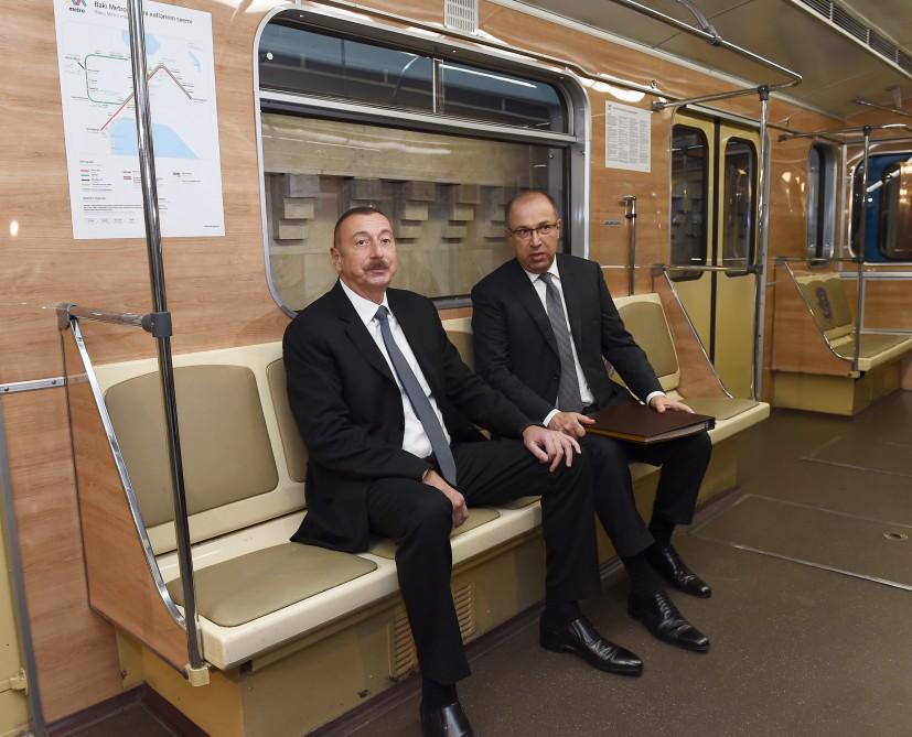 Ilham Aliyev becomes acquainted with retro carriages of Baku Metro (PHOTO) (UPDATE)