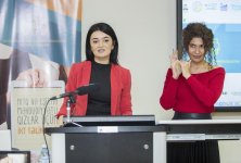 В Баку стартовал İT-проект для девушек с нарушением слуха и речи (ФОТО)
