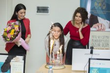 В Баку стартовал İT-проект для девушек с нарушением слуха и речи (ФОТО)