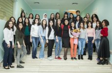 В Баку стартовал İT-проект для девушек с нарушением слуха и речи (ФОТО)