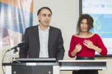 В Баку стартовал İT-проект для девушек с нарушением слуха и речи (ФОТО)
