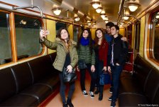 В Бакинском метрополитене  демонстрируются отреставрированные ретро-вагоны (ФОТОРЕПОРТАЖ)