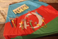 Деревья в расписанных металлических бочках - art-проект в Баку (ФОТО)