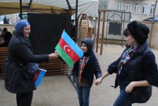 Деревья в расписанных металлических бочках - art-проект в Баку (ФОТО)