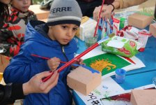 Деревья в расписанных металлических бочках - art-проект в Баку (ФОТО)
