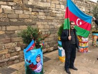 Деревья в расписанных металлических бочках - art-проект в Баку (ФОТО)