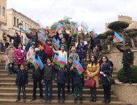 Деревья в расписанных металлических бочках - art-проект в Баку (ФОТО)